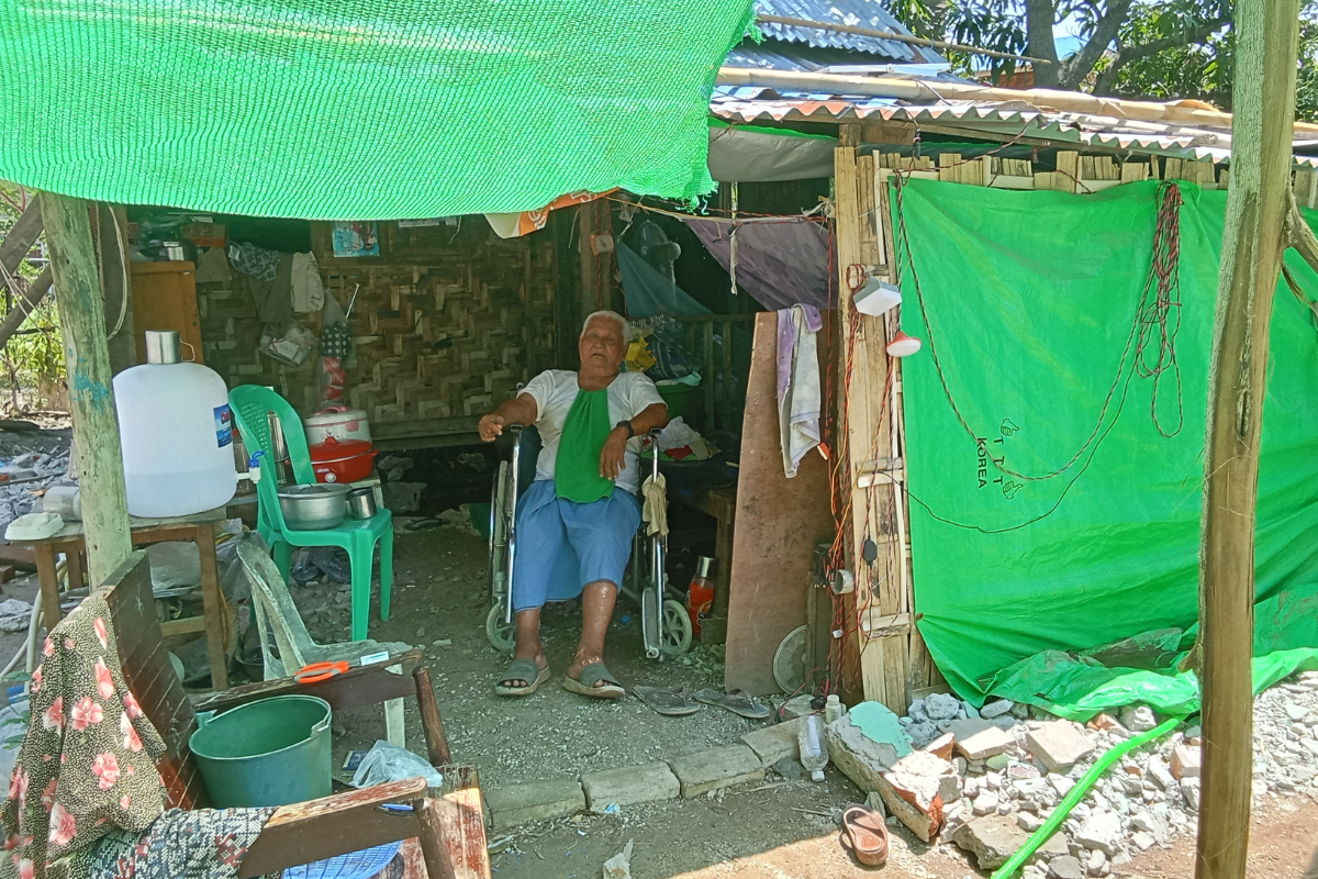 Naw's mother in her shelter
