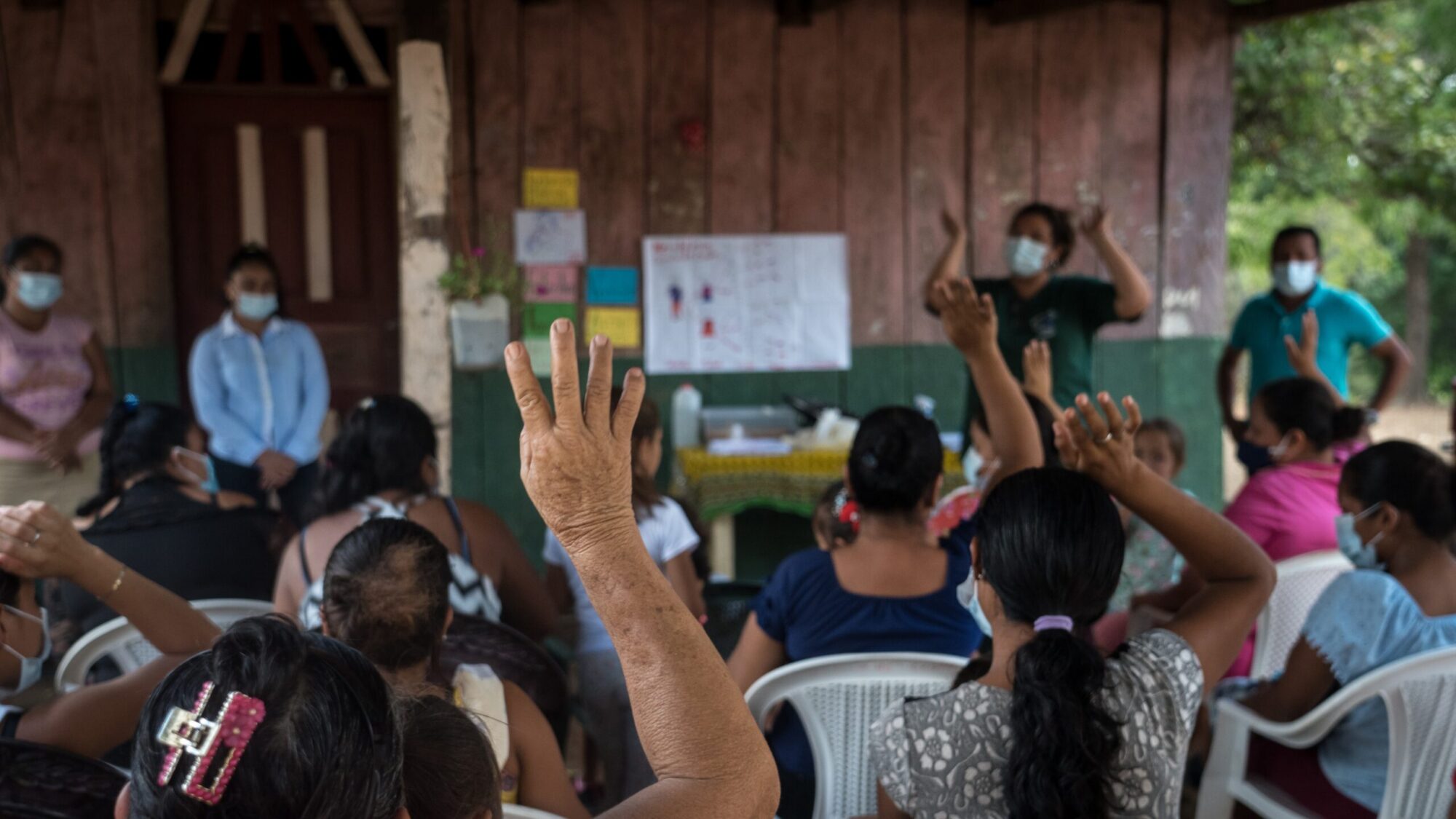 RS37482_Nicaragua_IWD-Story-scaled Mother holds her child in a corn field